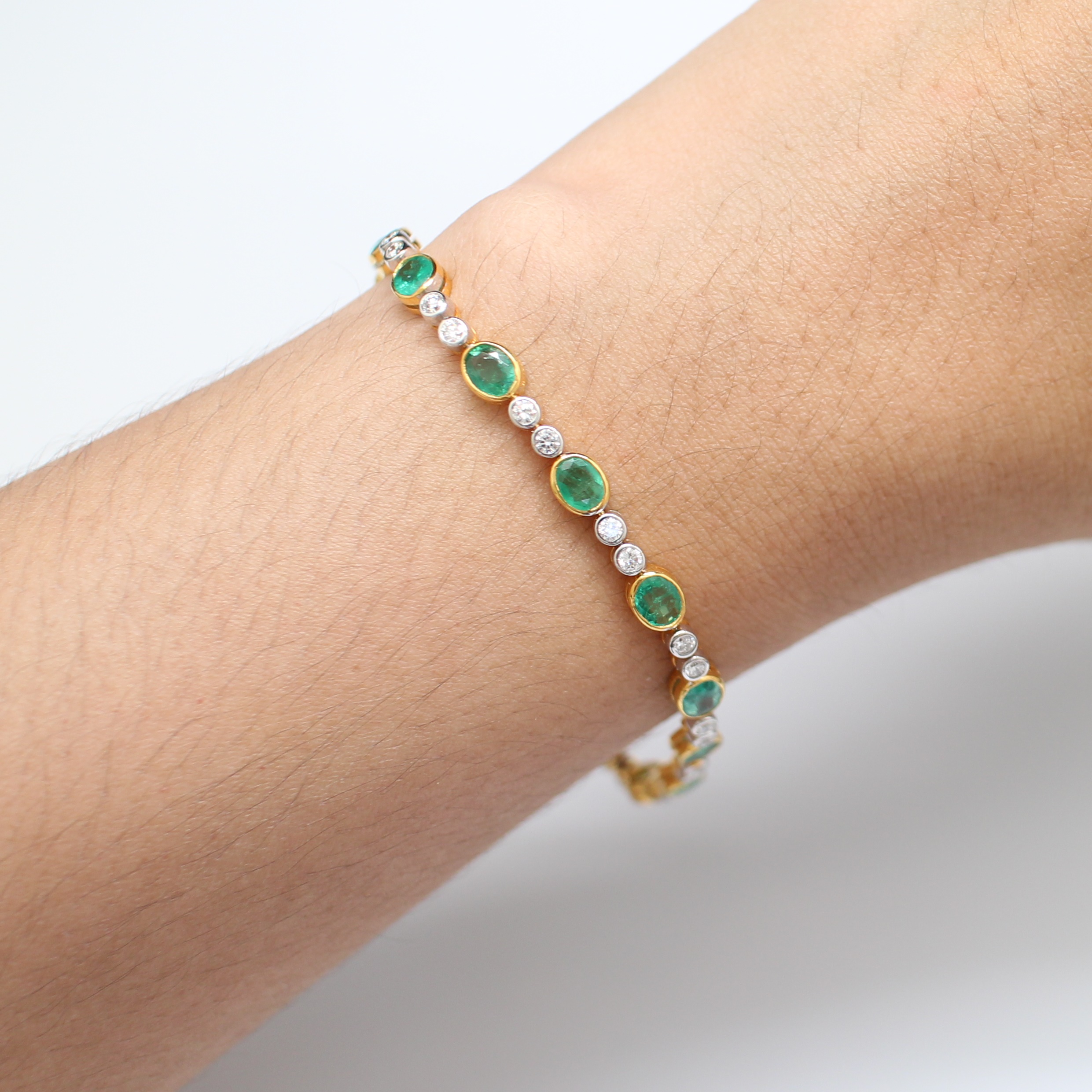 BL25057 สร้อยข้อมือมรกตคั่นเพชร เพชรแท้ 29 เม็ด 1.45 กะรัต ทองแท้ 9k นน.รวม 9.3 กรัม ยาว 18 ซม. มรกตสวย เพชรไฟดี