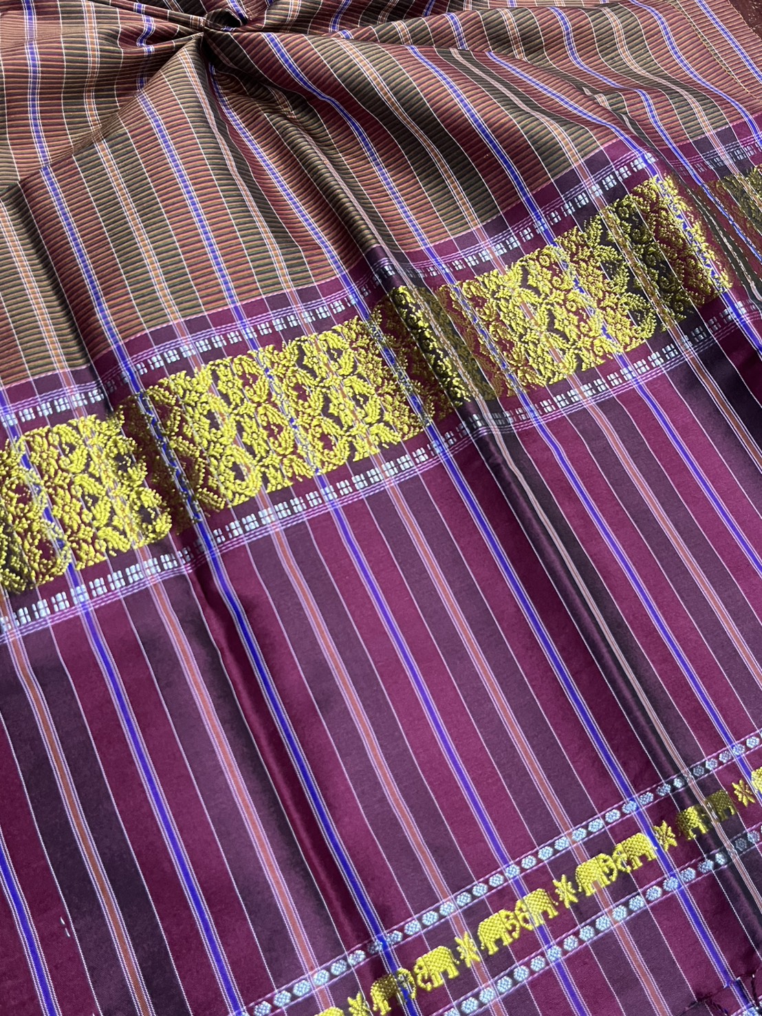 ผ้าขาวม้า ไหมแท้ ยกขิดดิ้นลายช้าง มีชายครุย ขนาด 65X200ซม. รหัส R4E-NY-3