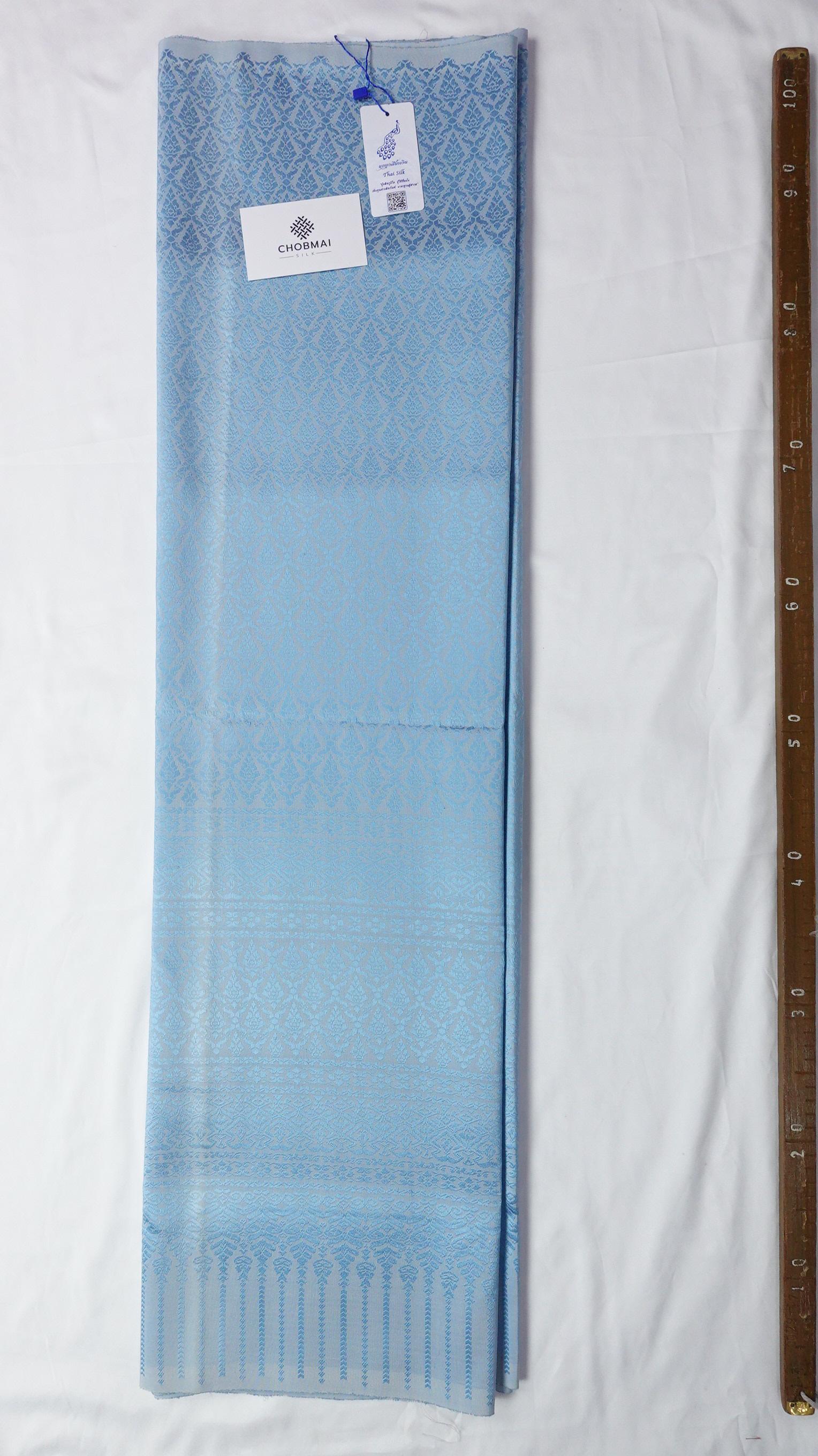 (ผ้าชุด)ไหมยกสุรินทร์ ตรานกยูง ขนาด 1x4เมตร (ลาย 2เมตร+สีพื้น 2เมตร) สีฟ้า รหัส N10-NY-0127681504