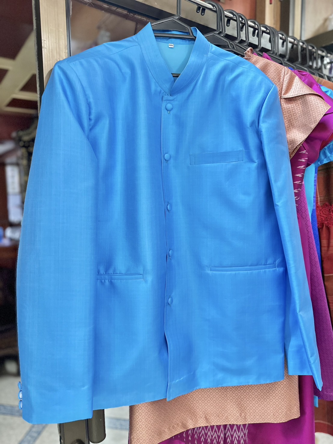 เสื้อสูทไหมคอพระราชทาน แขนยาว เนื้อเรียบ ไหมแท้ สีฟ้า รอบอก48นิ้ว รหัส DM-ST-021868
