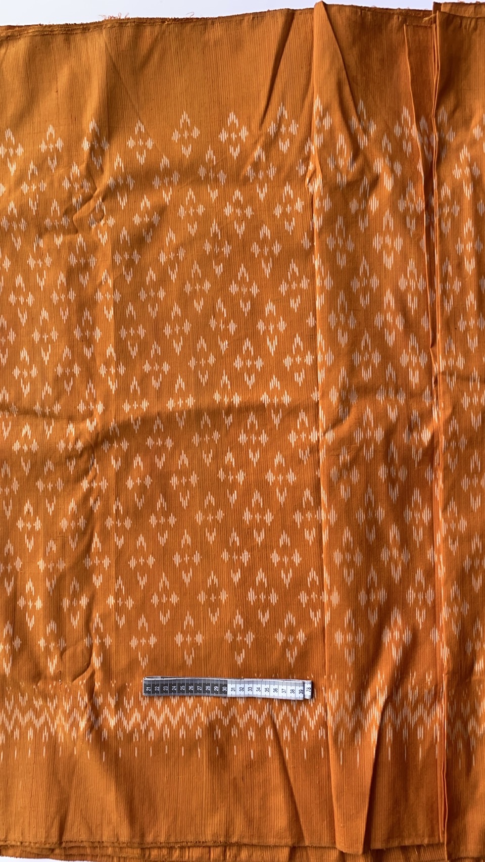 ผ้าไหมมัดหมี่ เนื้อไหมบ้าน ไหมแท้ ตรานกยูง สีธรรมชาติ ลายดอกรักษ์ สีส้ม (ราคาต่อเมตร) รหัส CISP-NY-SKU-44318