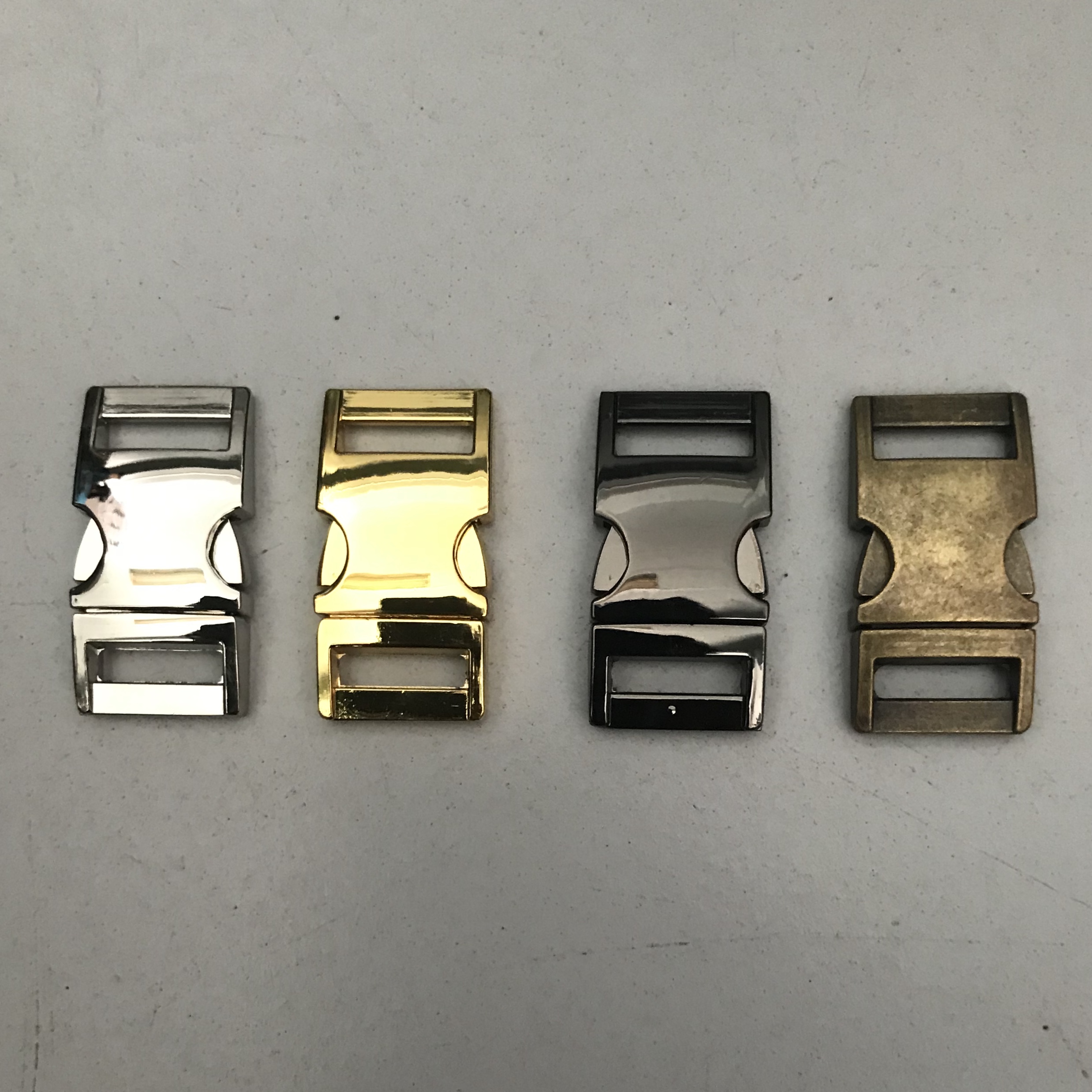 ตัวล็อคก้ามปู โลหะ ขนาด 1.5 cm