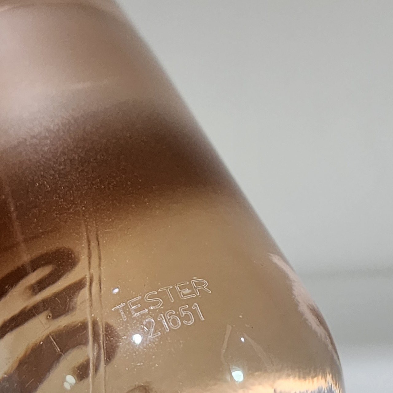 น้ำหอมแท้ Carolina Herrera 212 Vip Rose Edp 80ml อดีตกล่องขาวป้ายไทยตอนนี้โดนหมากัดขอคนไม่ซีเรียสตามรูป