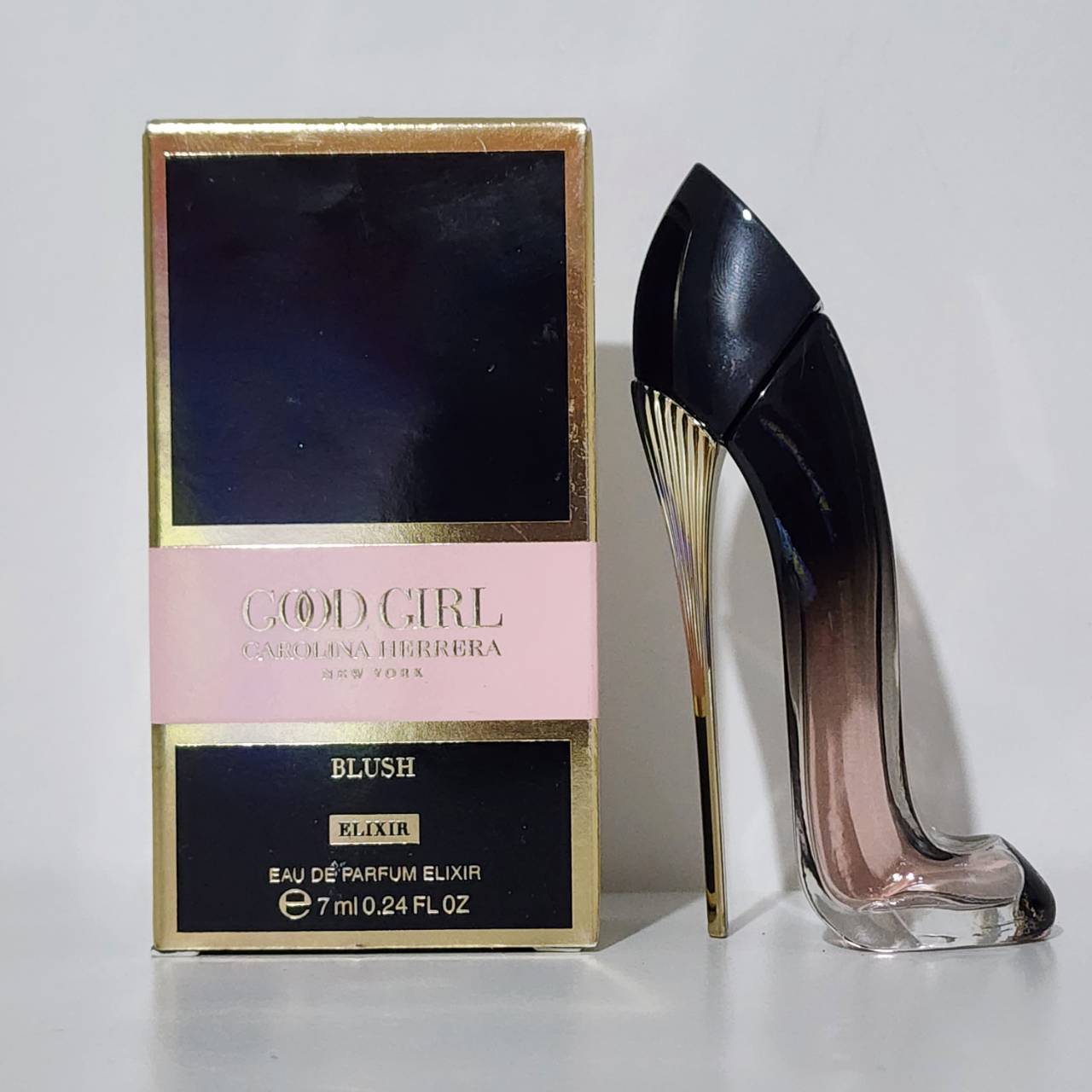 น้ำหอมจิ๋วมินิ Carolina Herrera Good Girl 𝐁𝐥𝐮𝐬𝐡 𝐄𝐃𝐏 𝐄𝐥𝐢𝐱𝐢𝐫 7mlแบบแต้มมีกล่อง ( Mini Perfume น้ำหอมขนาดพกพา) น้ำหอมจิ๋วมินิ ขวดน่ารัก ตั้งโชว์ก็