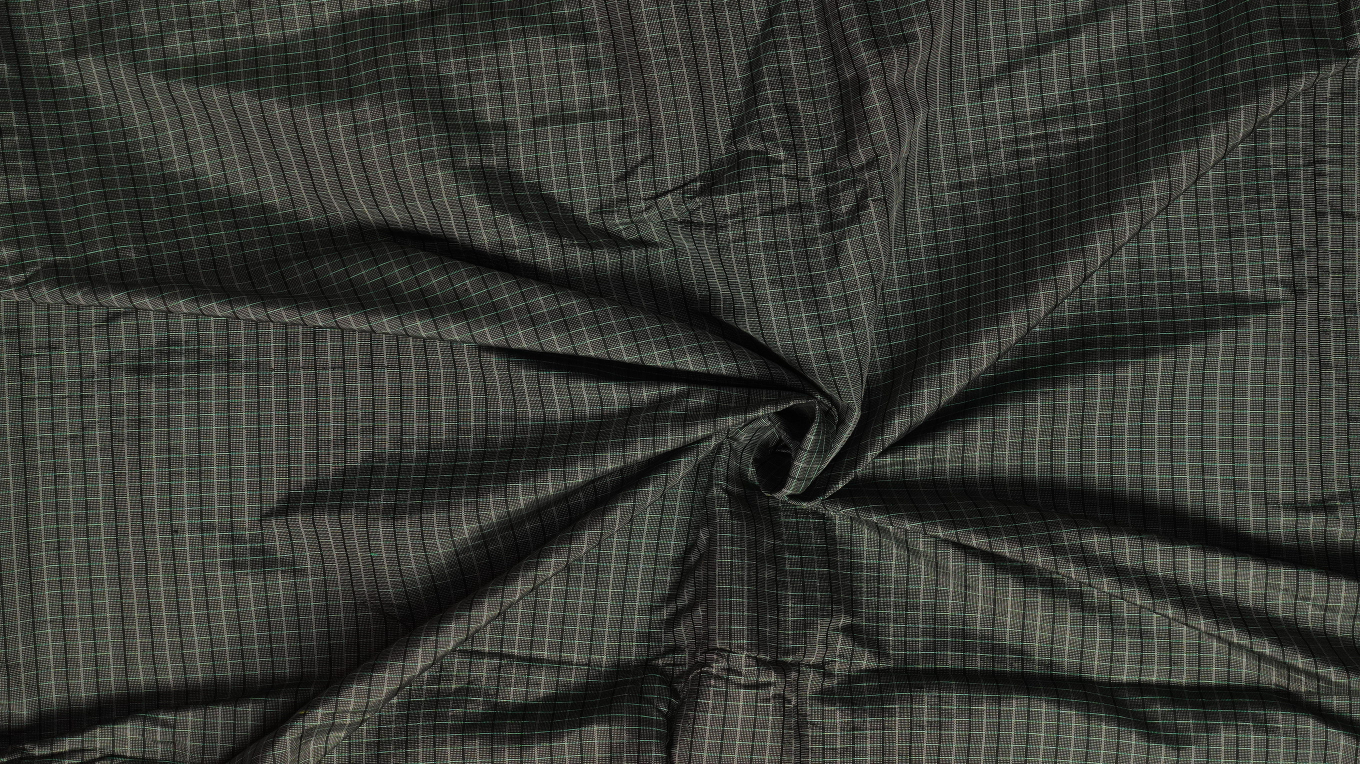 ผ้าไหมลายเกล็ดเต่า ไหมแท้ ลายเล็ก สีเขียวขี้ม้าเข้ม ขายตามความยาวหลา รหัส R1D-NY-01236802