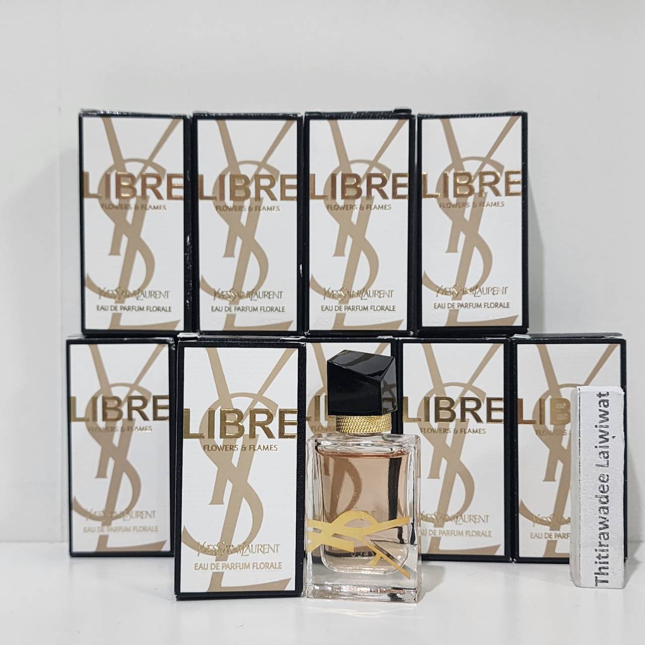 น้ำหอมจิ๋วมินิ YSL Libre Flowers & Flames EDP 7.5mlแบบแต้มมีกล่อง ( Mini Perfume น้ำหอมขนาดพกพา) น้ำหอมจิ๋วมินิ ขวดน่ารัก ตั้งโชว์ก็สวย พกพาก็สะดวก หัวแต้มตามจุดชีพจร