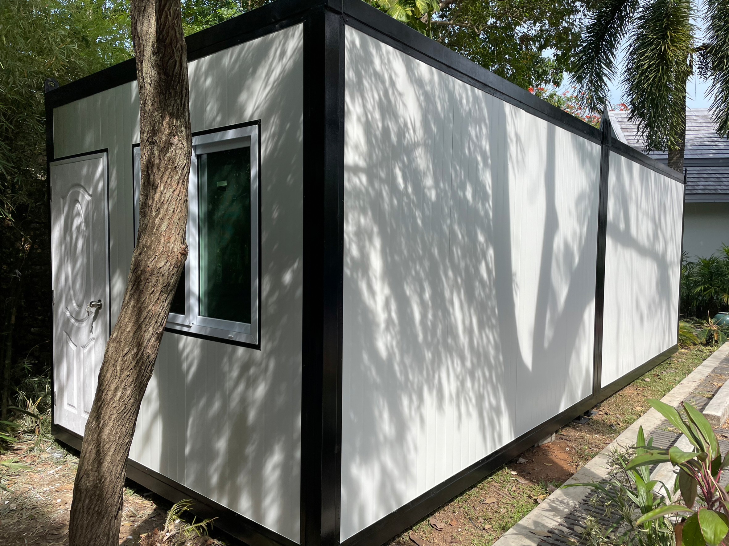 ตู้ออฟฟิศสำเร็จรูป 3.00x8.00x2.50 เมตร( แบบยกได้) โรงแรม veranda สมุย