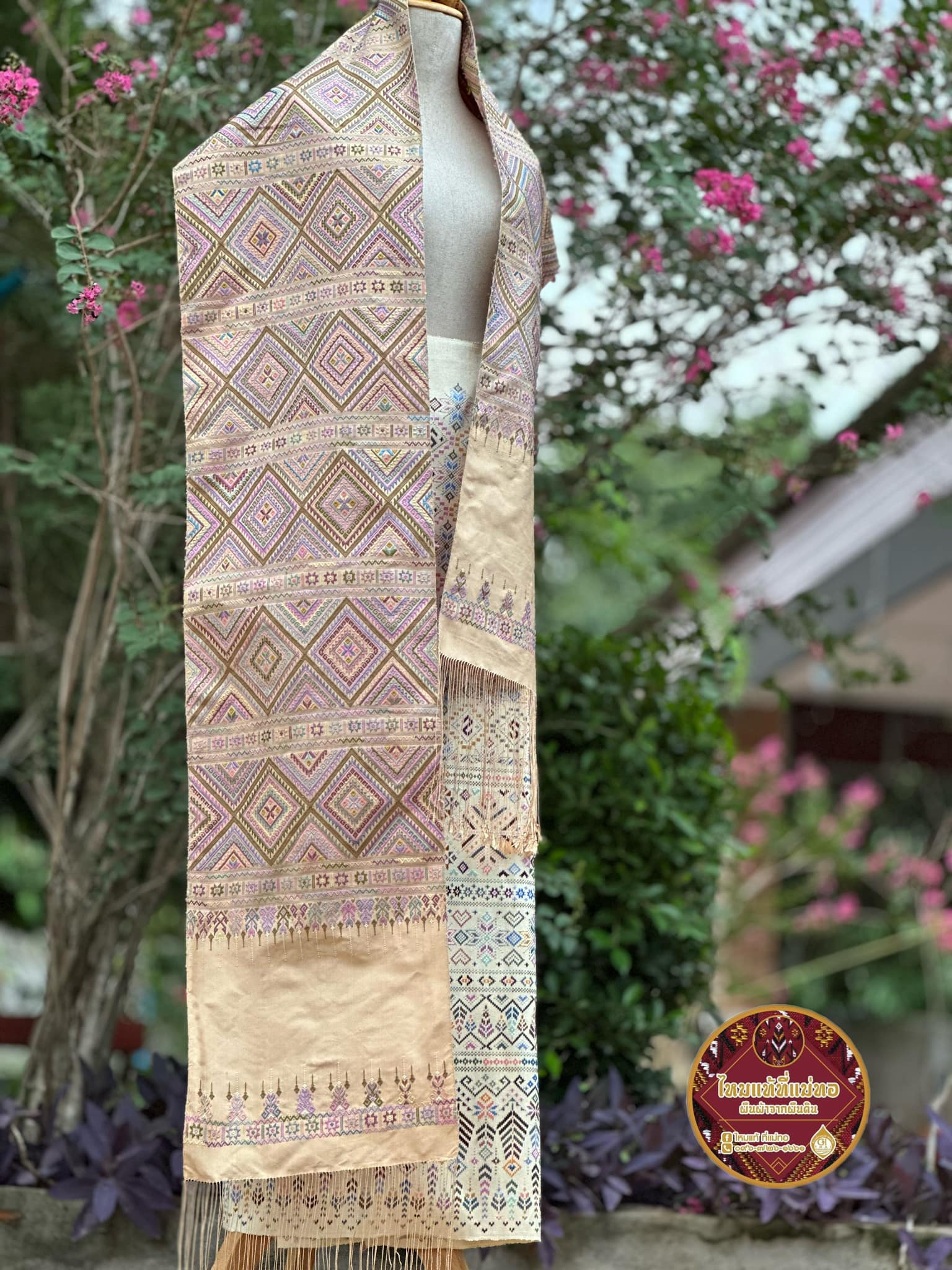 สไบแพรวา ขนาด 30x240ซม ลายดอกกาบแบด พื้นสีขาวครีม รหัส ZE-PT0612661