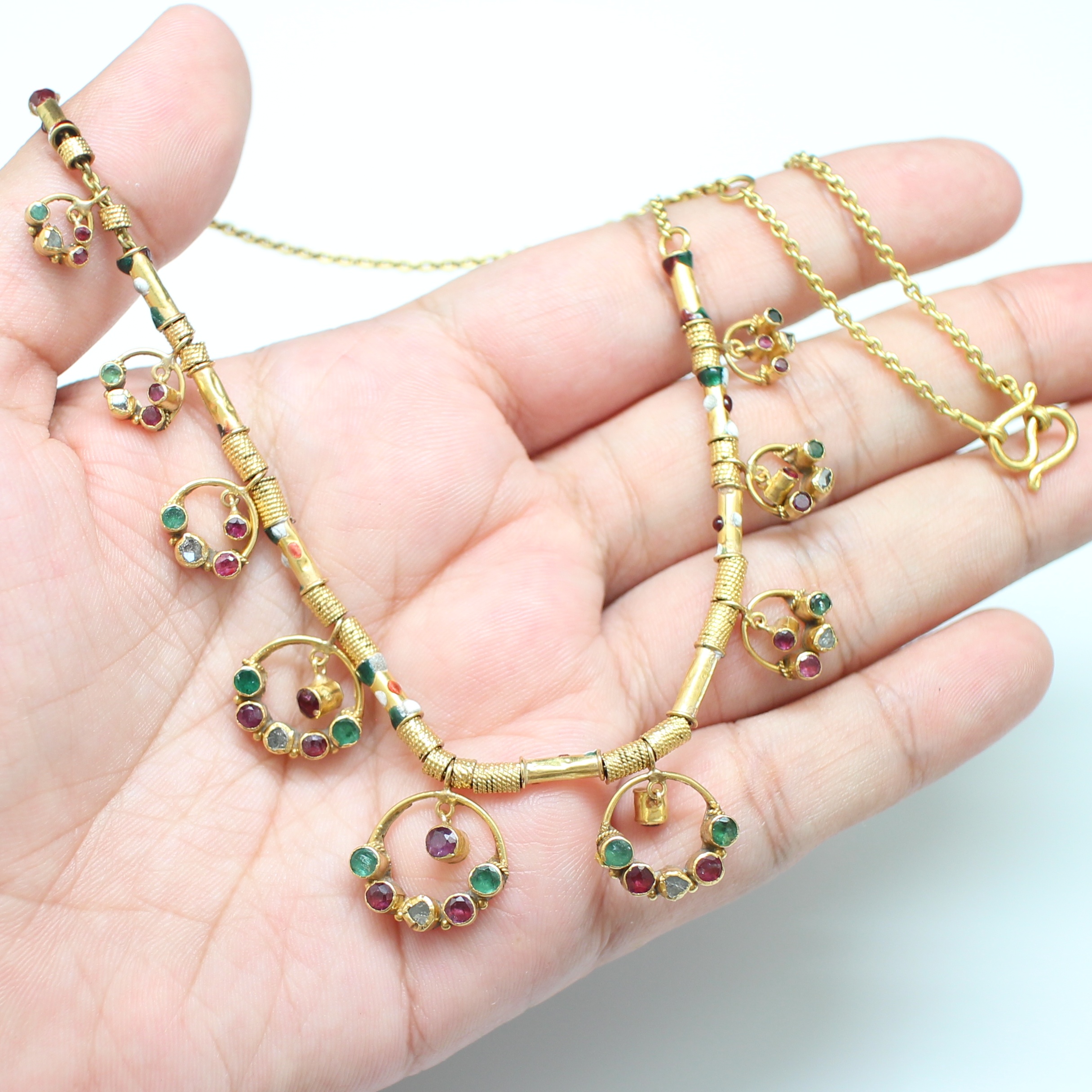 NL25263 สร้อยคอลูกไม้ปลายมือสามสี ทับทิม มรกต เพชรซีก ทองแท้ 90% นน.รวม 21.19 กรัม ยาว 16-17 นิ้ว