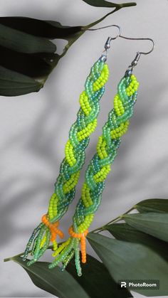 ลูกปัด Glass Beads 2-4มิลลิเมตร เม็ดทราย ลูกปัดแก้วมุก ใส ด้าน DIY สร้อยคอ สร้อยข้อมือ เครื่องประดับ ประมาณ กล่องละ +- 2000ชิ้น โทนเขียว