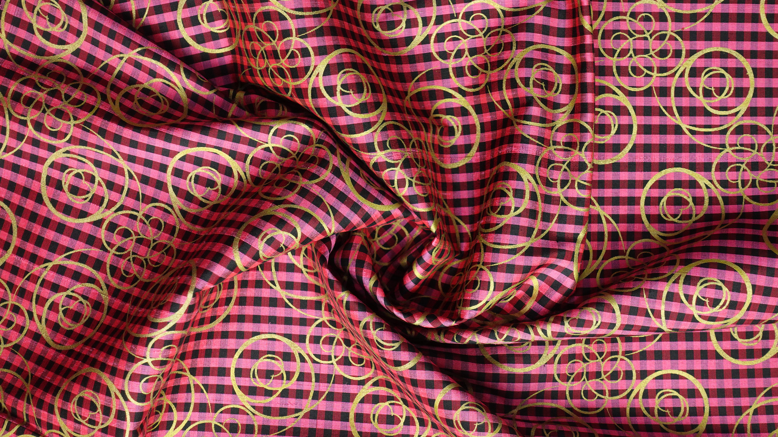 ผ้าไหมพิมพ์ลาย เนื้อหยาบ (ราคาต่อหลา) ลายดอกไม้ สีเเดงชมพูเข้ม รหัส A4-NY-0122684