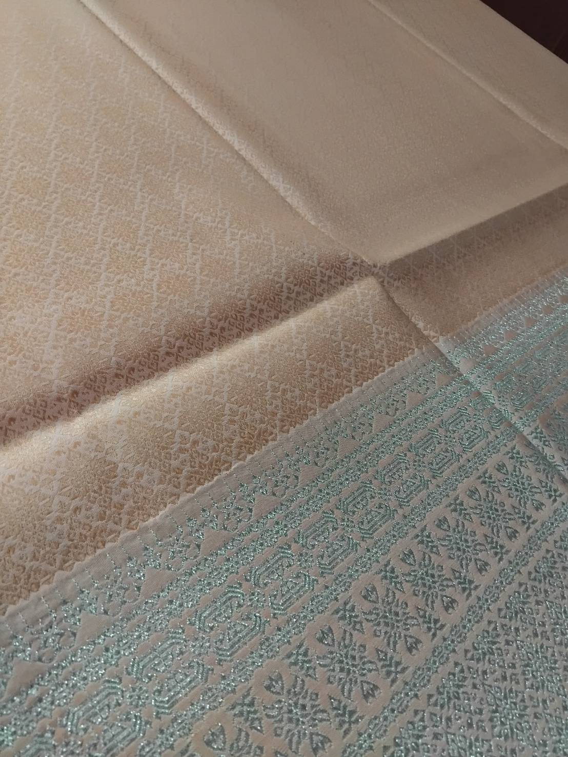 ซิ่น ผ้าไหมยกสุรินทร์ ไหมแท้ ขนาด 1x2เมตร เกาะเชิงดิ้นเงิน พื้นสีส้มโอลโรส N11-NY-071167