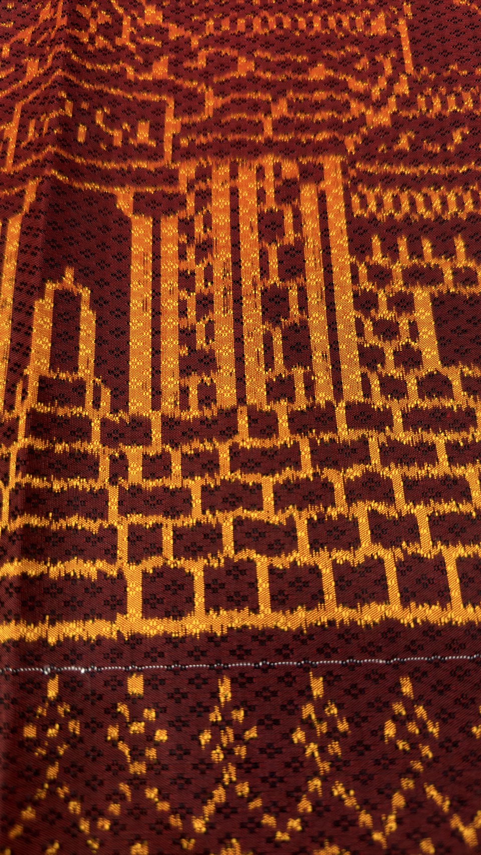 ซิ่น ผ้าไหมมัดหมี่ ไหมแท้ เนื้อยกดอก มีชายครุย ขนาด 1x2มตร ลายปราสาทตาควาย สีแดงเม็ดมะขาม รหัส M2A-AA-111768