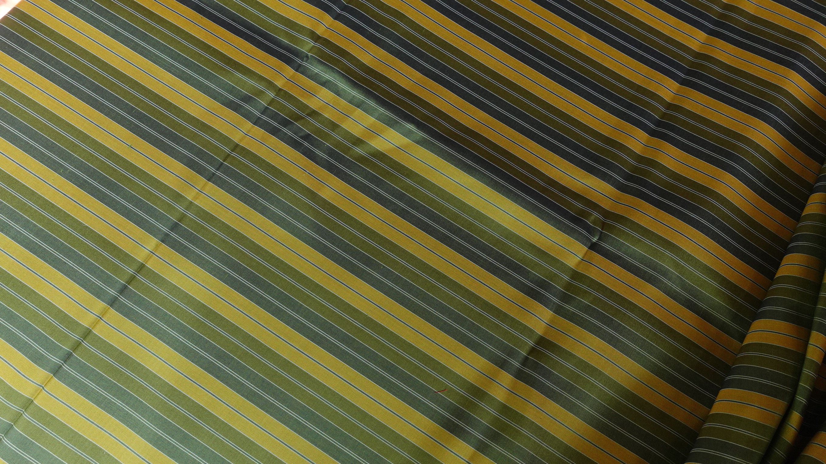 ผ้าไหม ลายริ้ว ไหมแท้ multicolor ลายขาวม้า สีเขียวขี้ม้า (ราคาต่อเมตร) รหัส MC-76-P4586