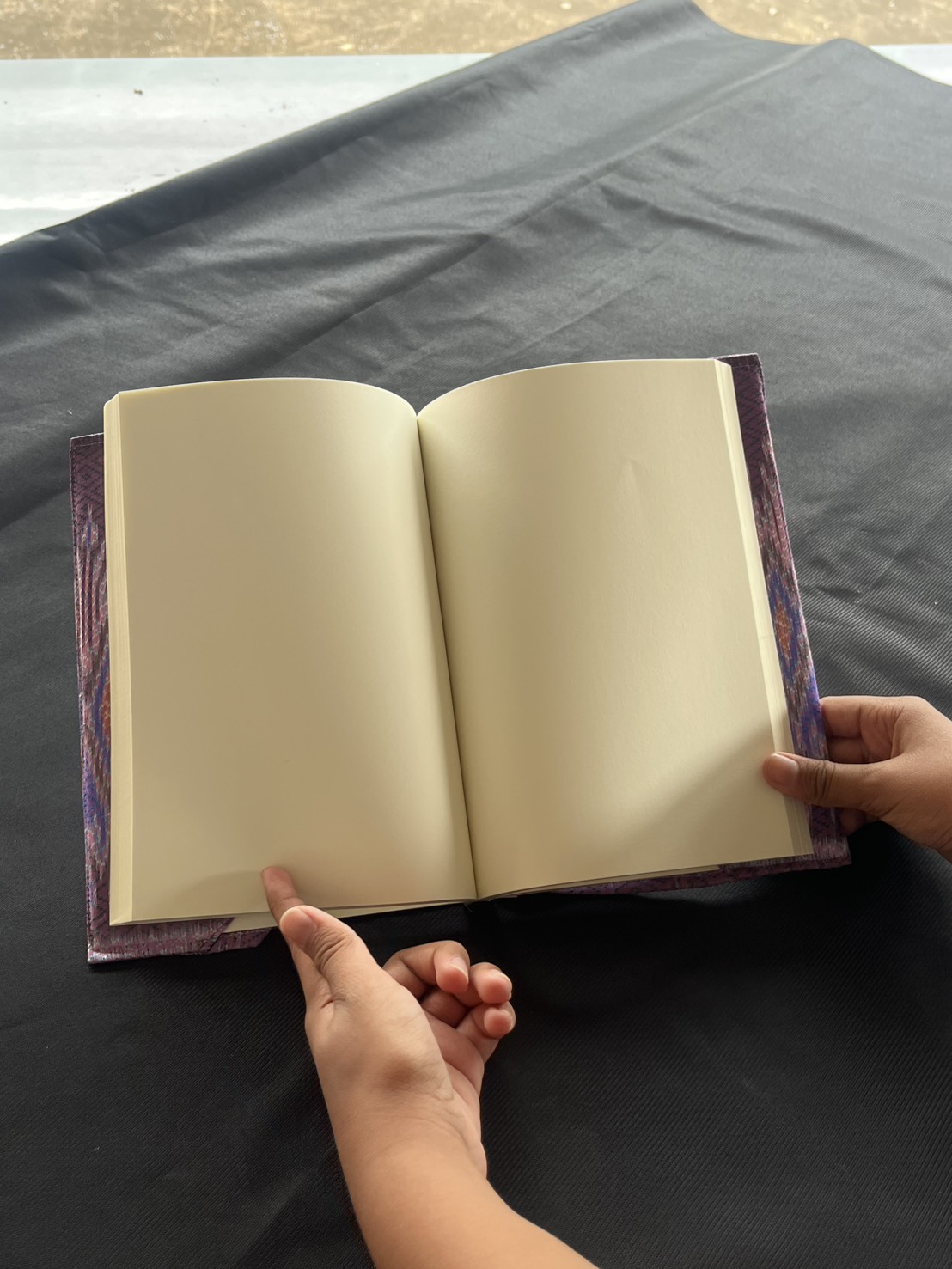 สมุดปกผ้าไหมแท้ งานแฮนด์เมด ลายมัดหมี่เชิงต้นสน สีม่วง ขนาด A5
