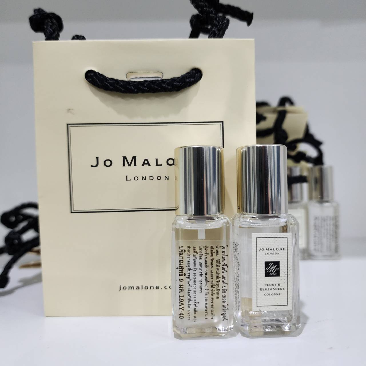 น้ำหอมจิ๋วมินิ Jo malone Peony & Blush suede 9ml ป้ายไทย มาพร้อมถุงจิ๋วกับริบบิ้น ให้เป็นของขวัญน่ารักๆได้ค่ะ ( Mini Perfume น้ำหอมขนาดพกพา) น้ำหอมจิ๋วมินิแบบทดลองแบบสเปรย์ พกพาก็สะดวกใช้ฉีดตามจุดชีพจร