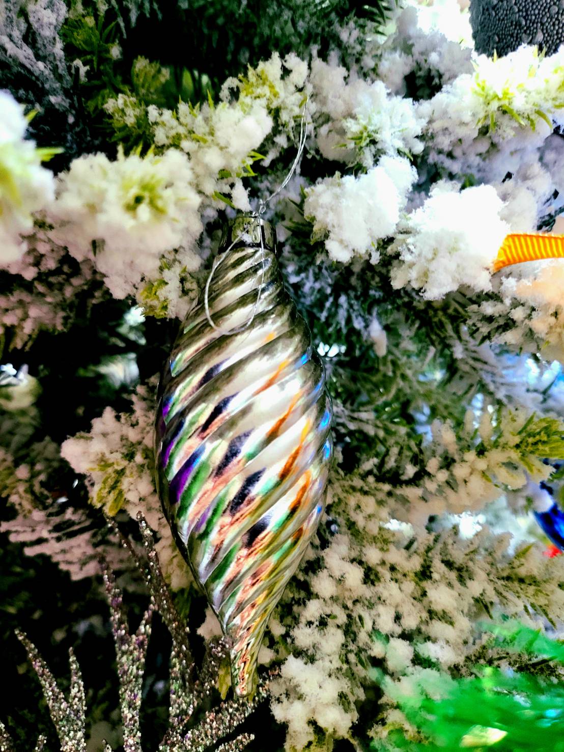 บอลคริสต์มาสสีเงิน ชนิดเกลียว ใช้สำหรับตกแต่งต้นคริสต์มาส