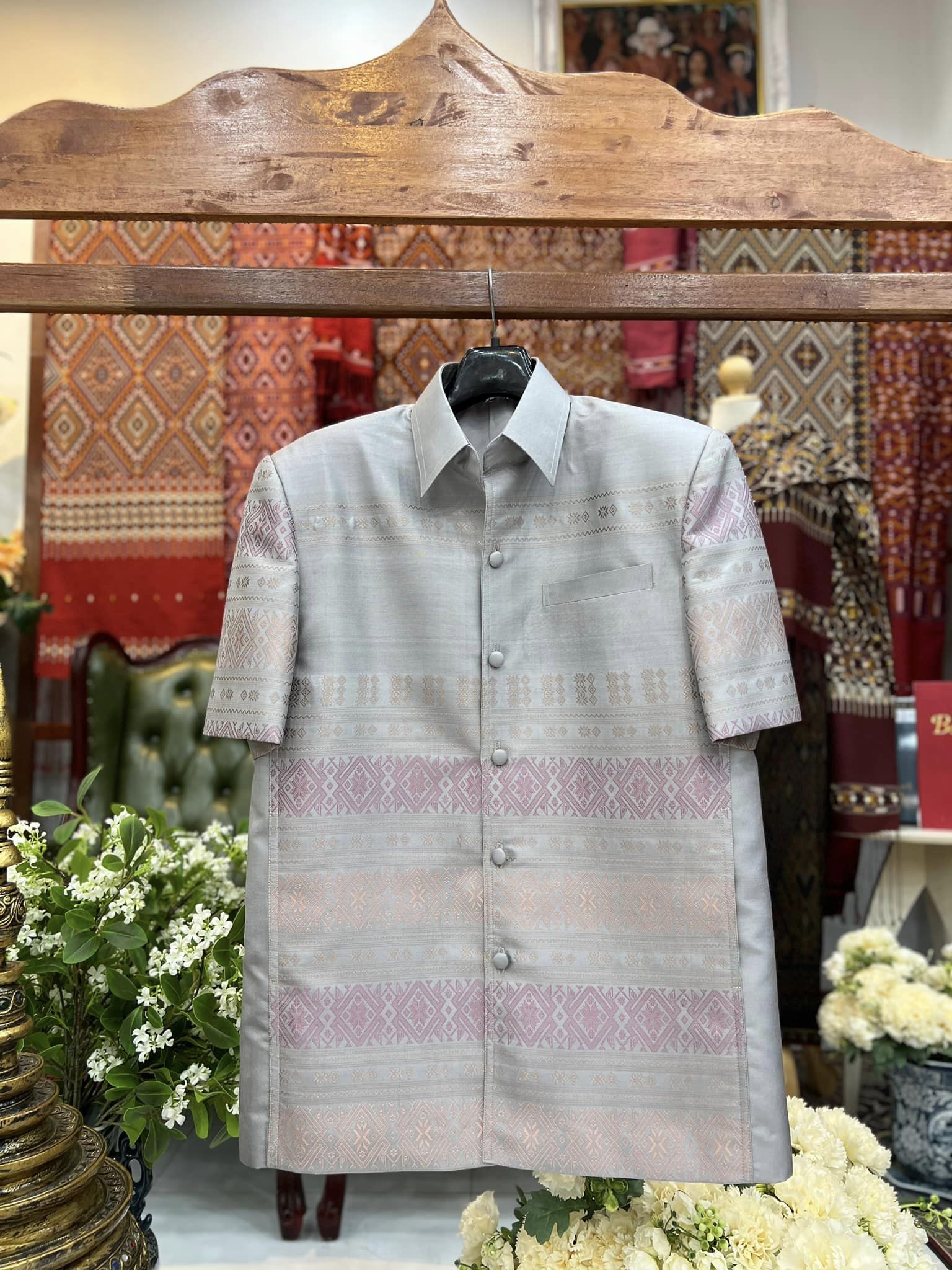 เสื้อสูทไหมแพรวา แขนสั้น พื้นสีเทา เลือกตามไซส์ รหัส DR-BM-030667122610