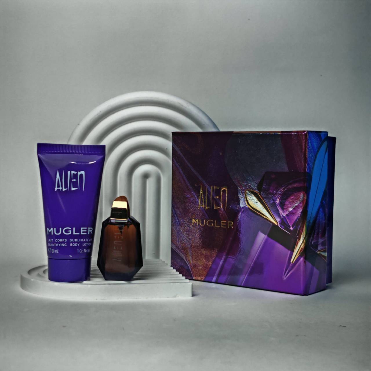 น้ำหอมจิ๋วมินิ Thierry Mugler Alien EAU DE PARFUM Set เซ็ตมินิมาใหม่ 6ML + Body Lotion 30ML แบบแต้มมีกล่องกล่องไม่สวย