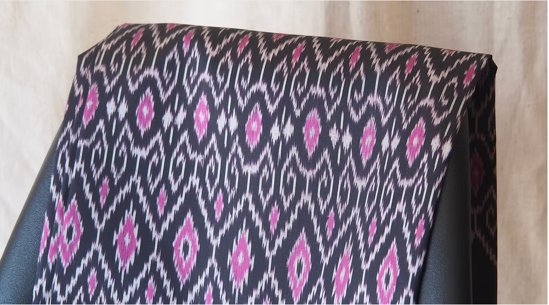 ซิ่น ผ้าไหมมัดหมี่ ไหมบ้าน ขนาด 1x2หลา พื้นสีดำ รหัส CISP-CT-103033