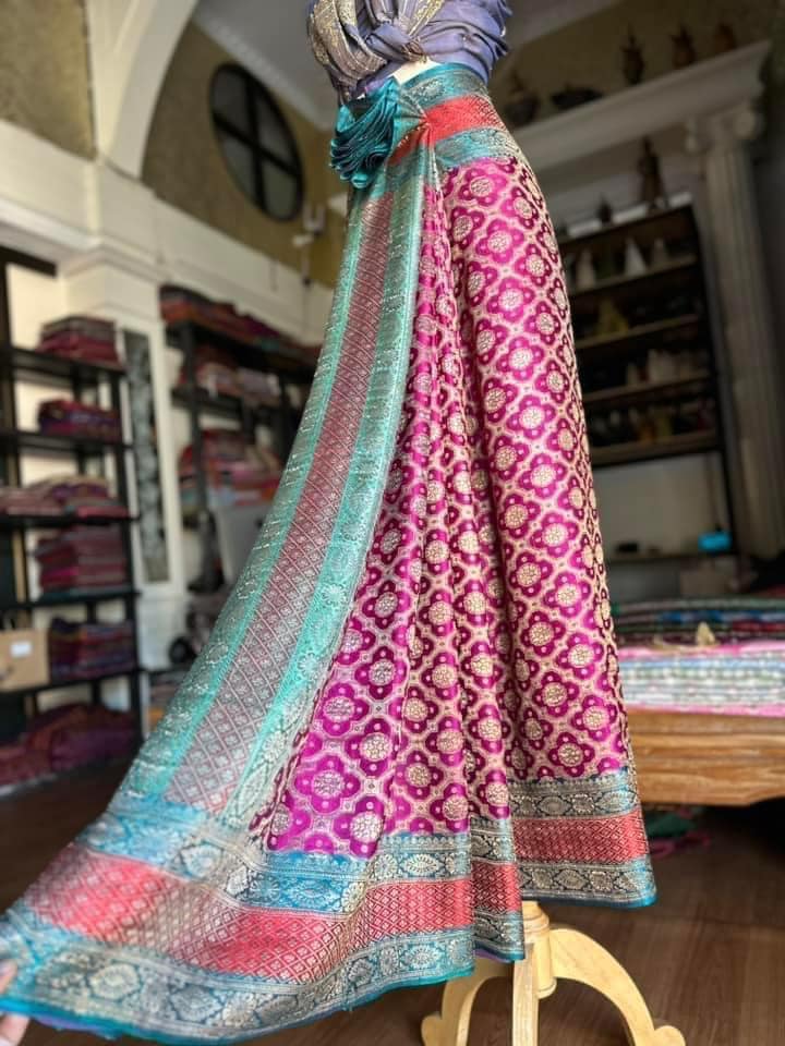 ซิ่น ผ้าปาโตล่า เส้นยืนไหมแท้ ขนาด 140x480ซม. พื้นสีชมพู รหัส N9-SIL-GK9