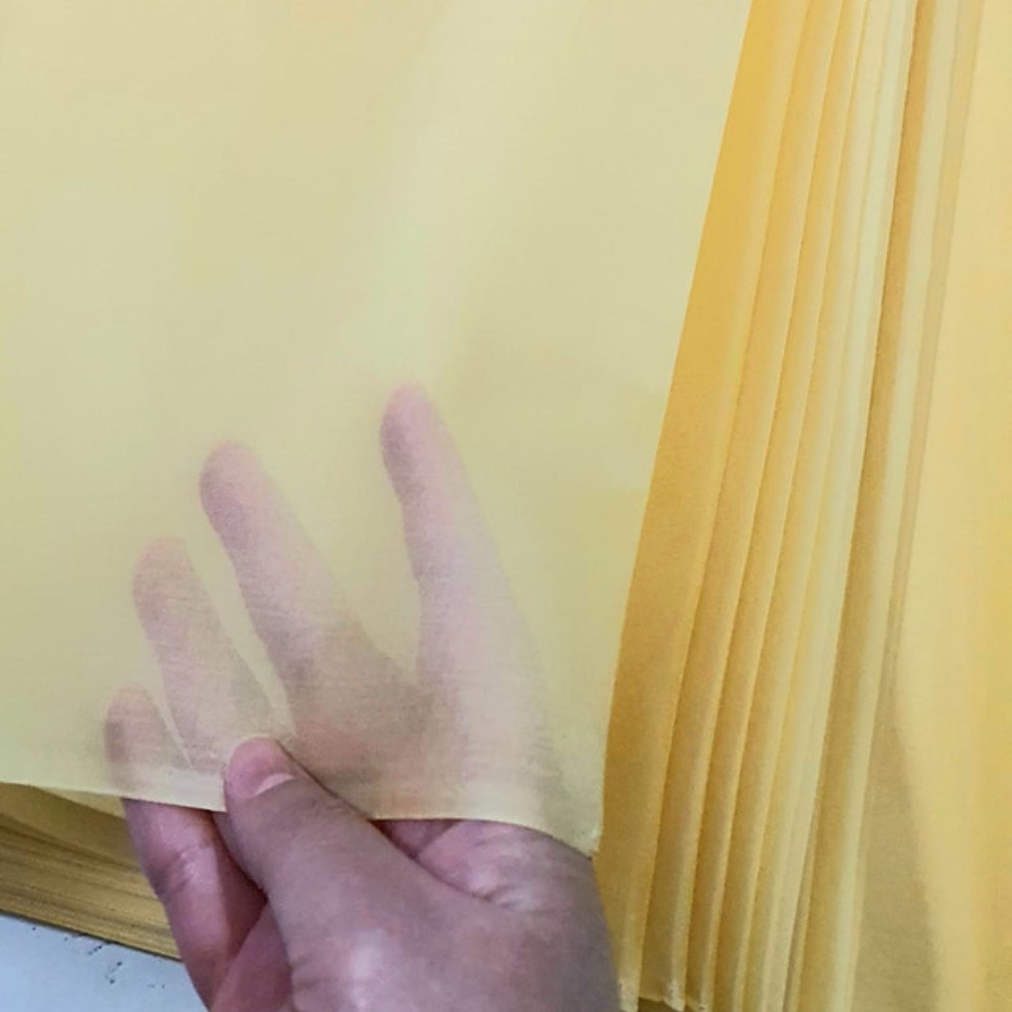 ผ้าไหมแก้ว ไหมแท้ 100% เนื้อโปร่งบางเบา สีเหลืองทอง ตัดขายตามความยาวหลา รหัส C1-115-6