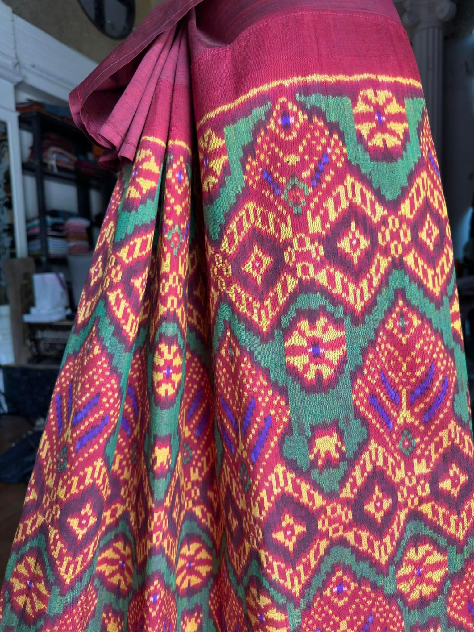 ซิ่น ไหมมัดหมี่รุ่นพิเศษ งานทอ 3ตะกอ ขนาด 118x170ซม สีม่วง รหัส N9-SIL-JA5