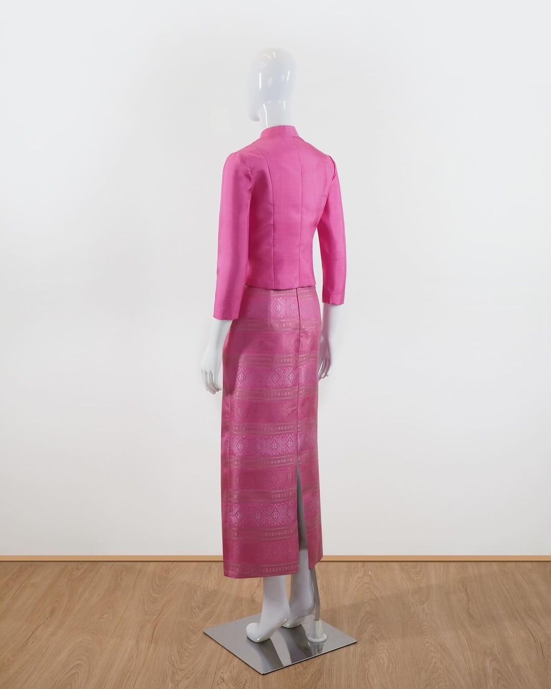 แบบตัดชุด แยกชิ้น เสื้อ+กระโปรง ผ้าไหม ชุดไทยบรมพิมานประยุกต์ แขน 3ส่วน (ไม่รวมผ้า) chobmai x JHN รหัส CUT-51-0721671