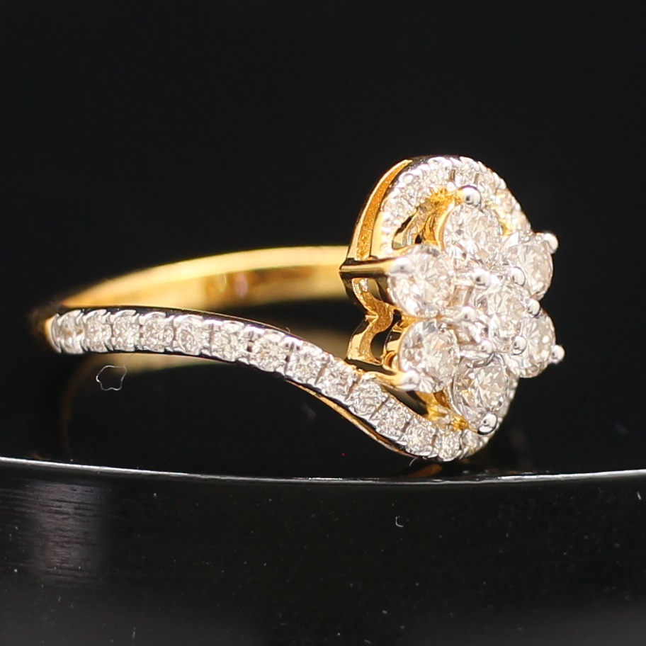 RG250311 แหวนเพชรกระจุกพิกุล Jubilee เพชรรวม 0.73 กะรัต ทองแท้ 18k นน.รวม 3 กรัม ขนาดแหวน 51