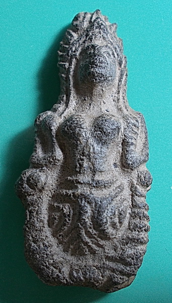 นางสิกขี (จามเทวี) หลวงปู่สังข์ วัดนากันตม ศรีษะเกษ เนื้อผงว่านยา บรรจุกริ่ง