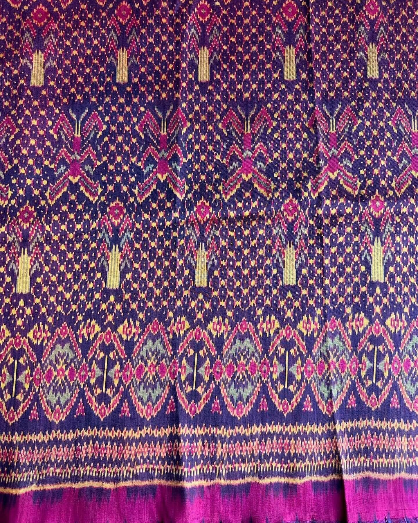 ซิ่น ไหมพระตะบอง มัดหมี่ 3ตะกอ ขนาด 115x150ซม ลายผีเสื้อ มีหน้านาง พื้นสีม่วง รหัส N9-SIL-JJ15