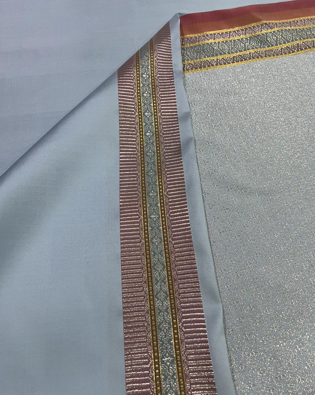 (ผ้าชุด)ผ้าไหมยกดอกลำพูน ขนาด 1.02x4.46เมตร ลายพิกุลโบราณ พื้นสีฟ้าพลาสเทล รหัส N90-29-1023681