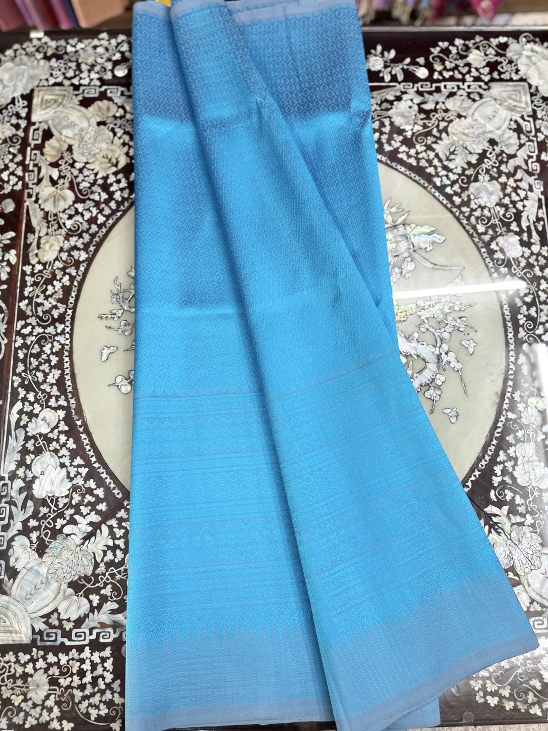(ผ้าชุด)ไหมยกสุรินทร์ ขนาด 1x4เมตร (ลาย 2เมตร+สีพื้นเนื้อไหมบ้าน 2เมตร) สีฟ้า รหัส N10-ST-020168161