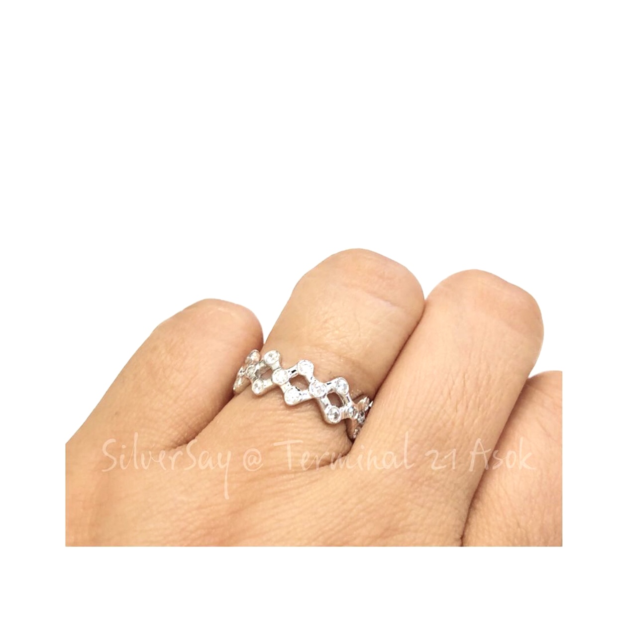 แหวนซิกแซ็ก Zigzag รังผึ้งไขว้สลับฟันปลาฝังเพชรสวิสรอบวง
