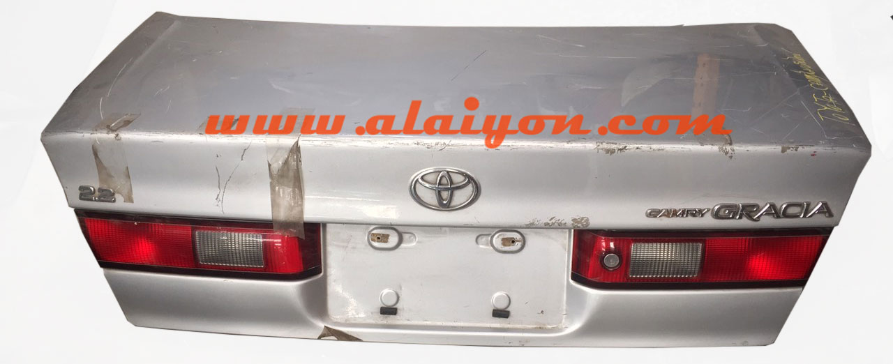 ฝาท้าย TOYOTA CAMRY ไม้บรรทัด