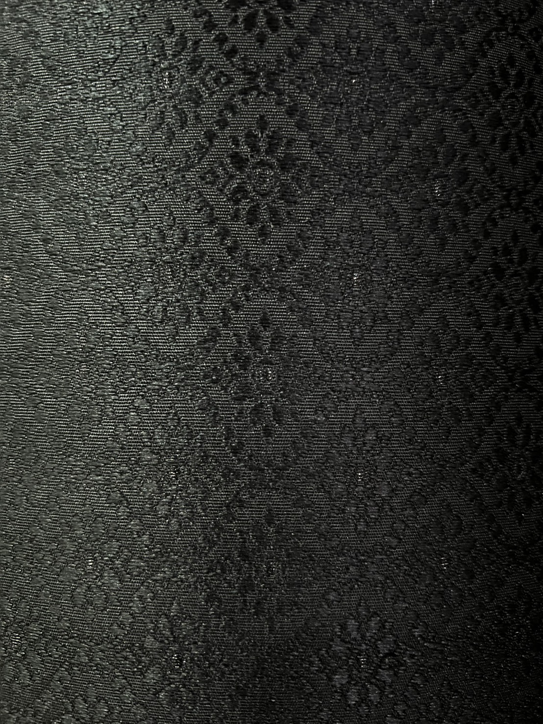 (ผ้าชุด)ผ้าไหมยกดอกลำพูน เกาะเชิงดิ้นเงิน ขนาด 1.02x4.42เมตร ลายแก้วกาหลง พื้นสีดำ รหัส N90-29-1127681