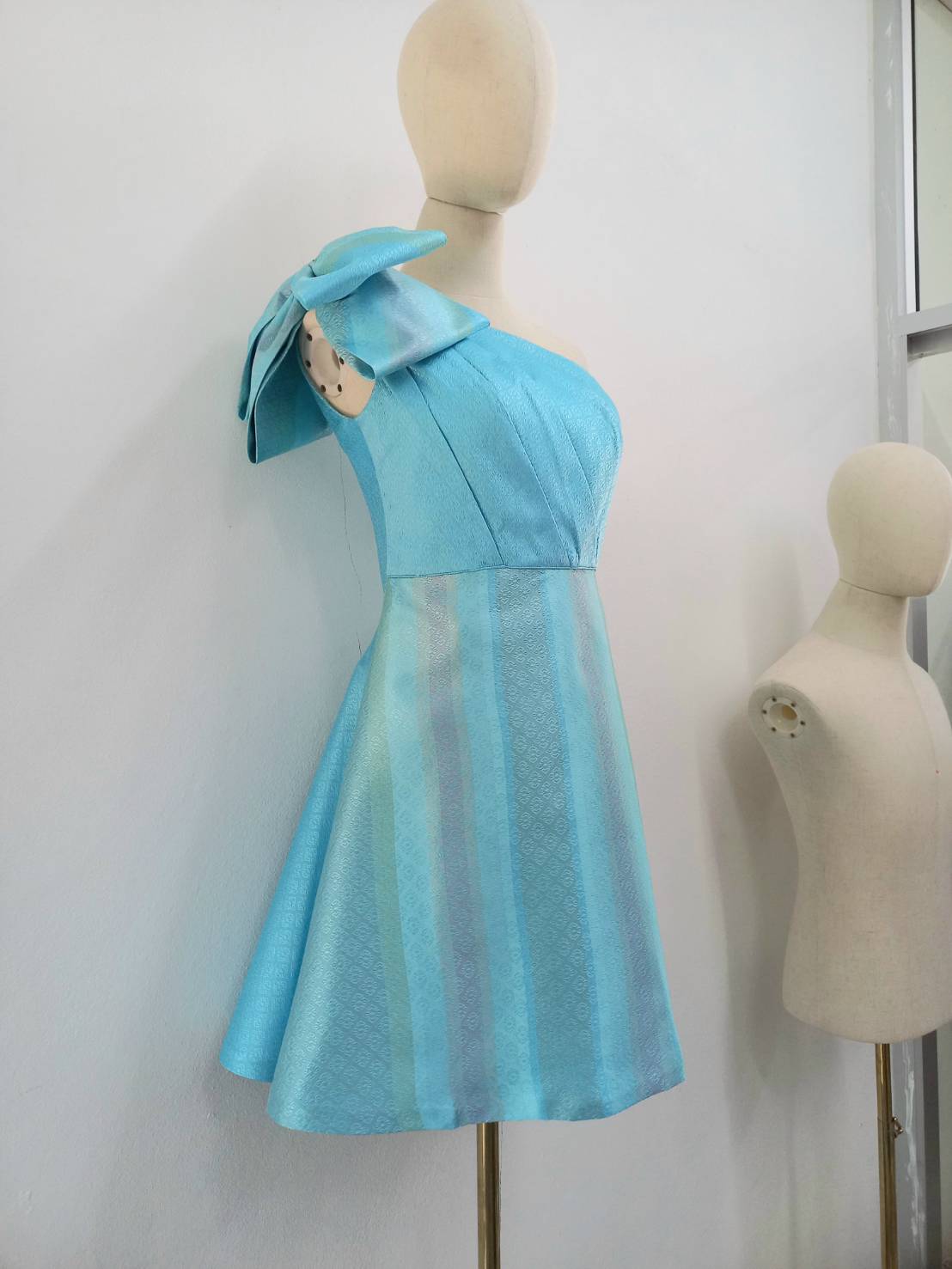 แบบตัดชุด เดรสผ้าไหม (ไม่รวมผ้า) chobmai x ARW รหัส CUT-ARW-11767