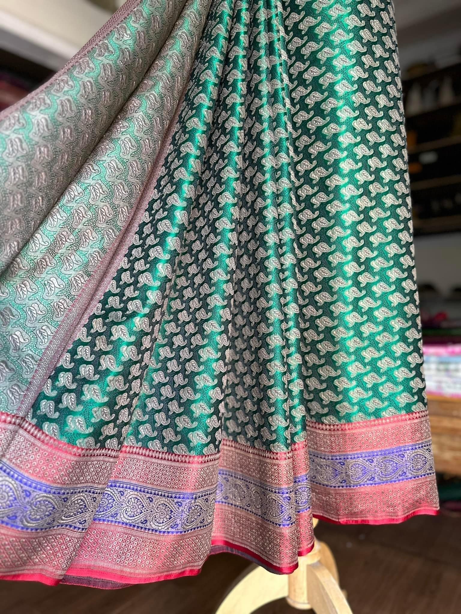 ซิ่น ผ้าปาโตล่า เส้นยืนไหมแท้ ขนาด 110x480ซม. พื้นสีเขียว รหัส N9-SIL-GK11