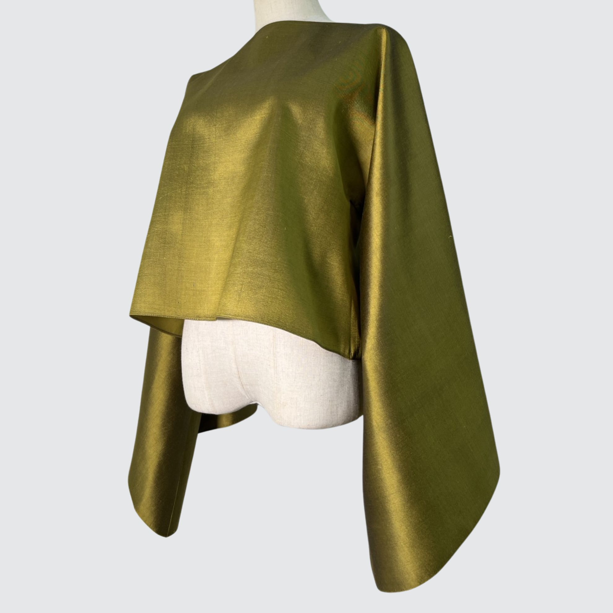 เสื้อแขนยาว ตัดเย็บจากไหมสีพื้น เนื้อเรียบ ไหมแท้ 100% | ตัดเย็บตามรูปร่าง | เลือกผ้า ส่งไซส์ได้