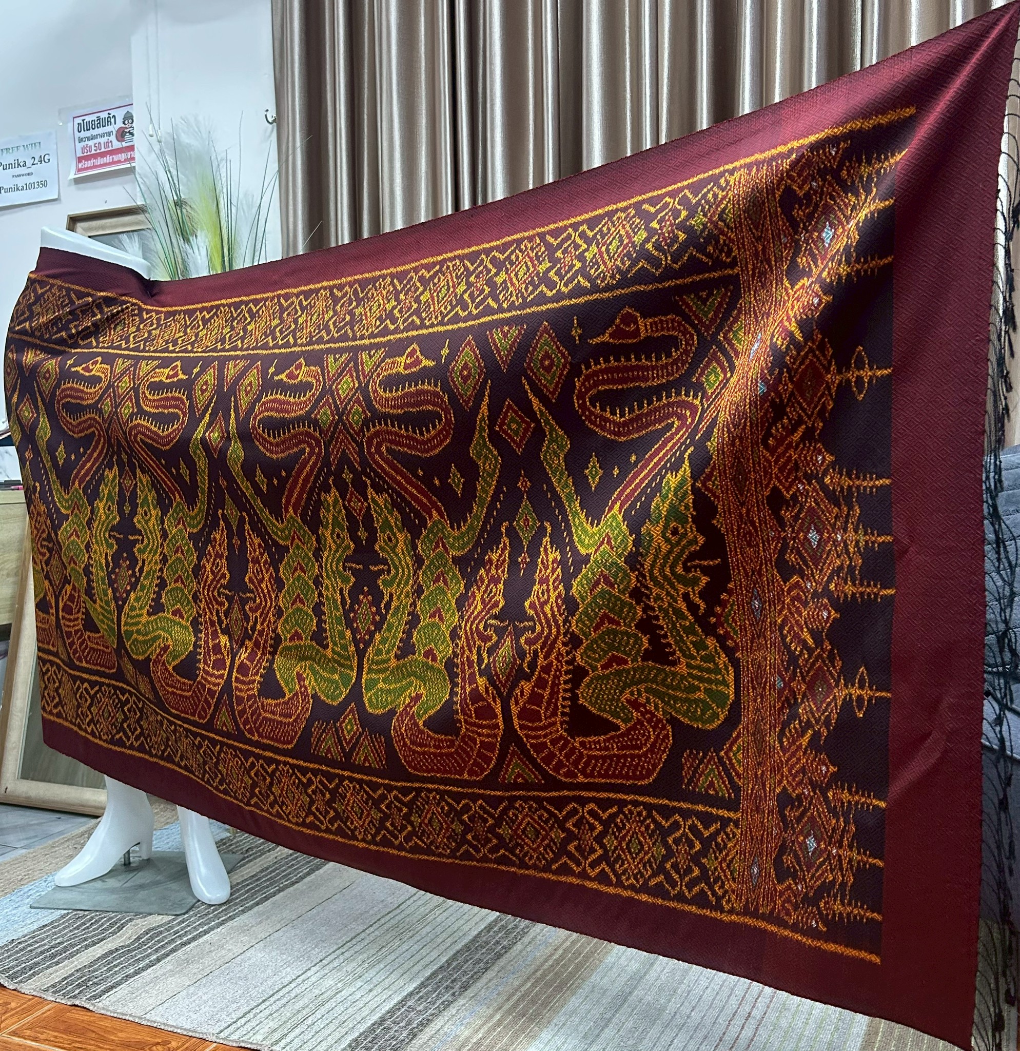 ซิ่น ผ้าไหมมัดหมี่ทอยกดอก 6ตะกอ ขนาด 1x2เมตร ลายนาคพันทรัพย์ มีหน้านางชายครุย พื้นสีแดง รหัส M2A-PK-1006682