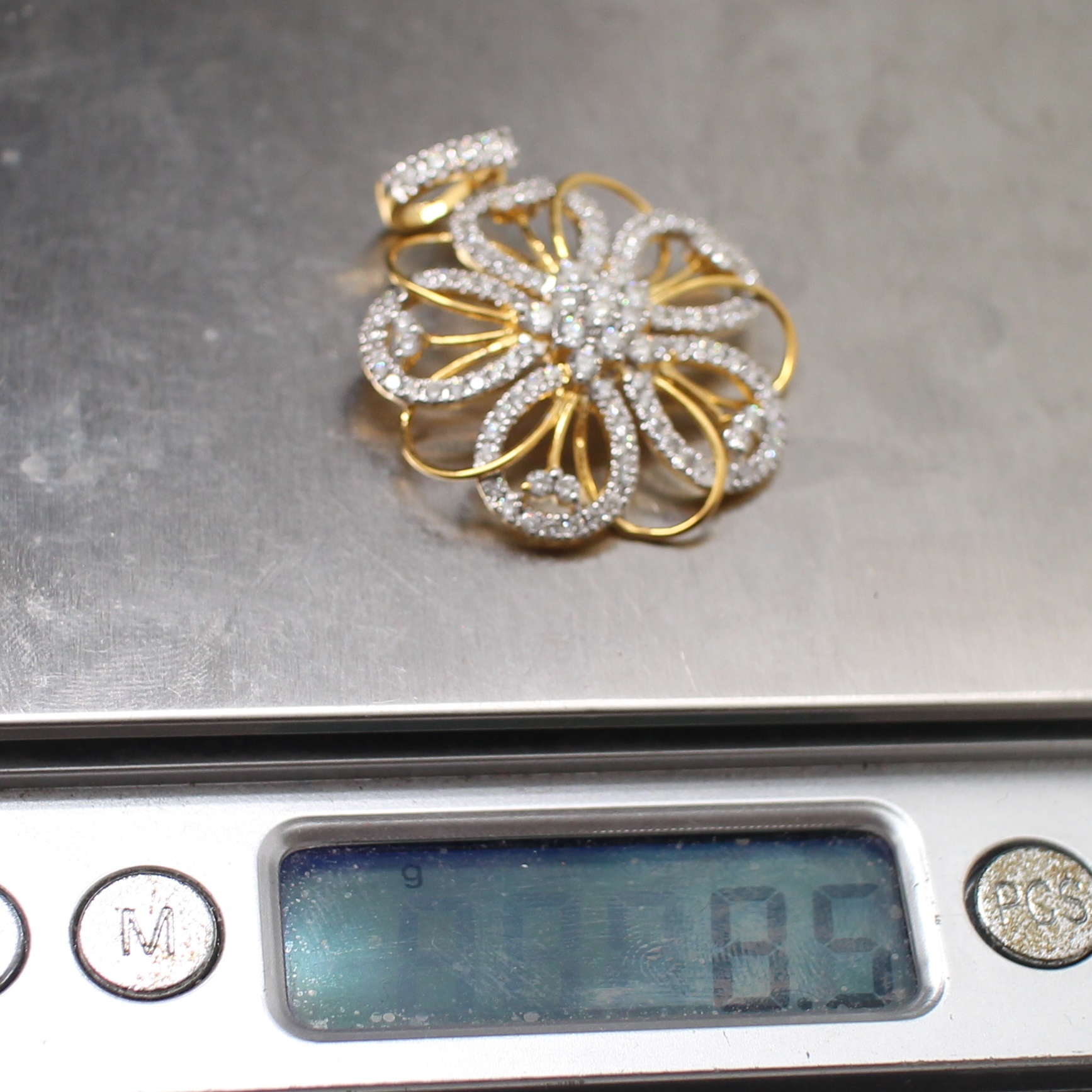 PD25023 จี้เพชรกระจุกดอกไม้ เพชรแท้ 119 เม็ด 2.08 กะรัต ทองแท้ 90% นน.รวม 8.7 กรัม เพชรขาว ไฟ