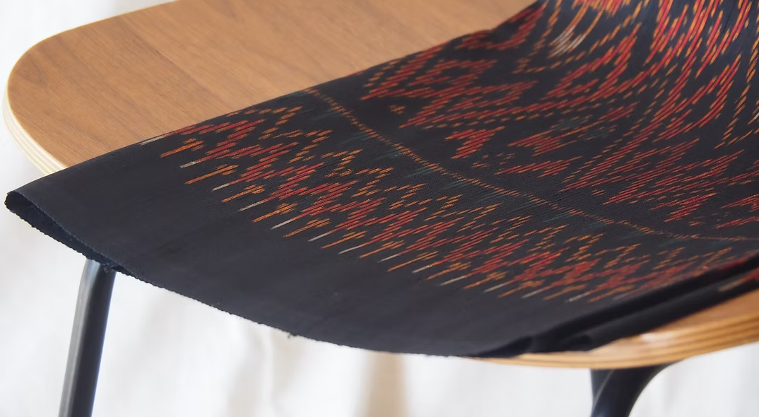 ซิ่น ผ้าไหมมัดหมี่ ไหมบ้าน ขนาด 1x2หลา พื้นสีดำ รหัส CISP-CT-103089