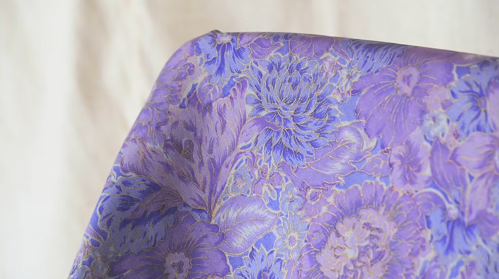 ผ้าพันคอไหมพิมพ์ลาย สี่เหลี่ยมจัตุรัส ขนาด 100x102ซม.ลายดอกไม้ สีม่วง รหัส ZTG-CT-103354