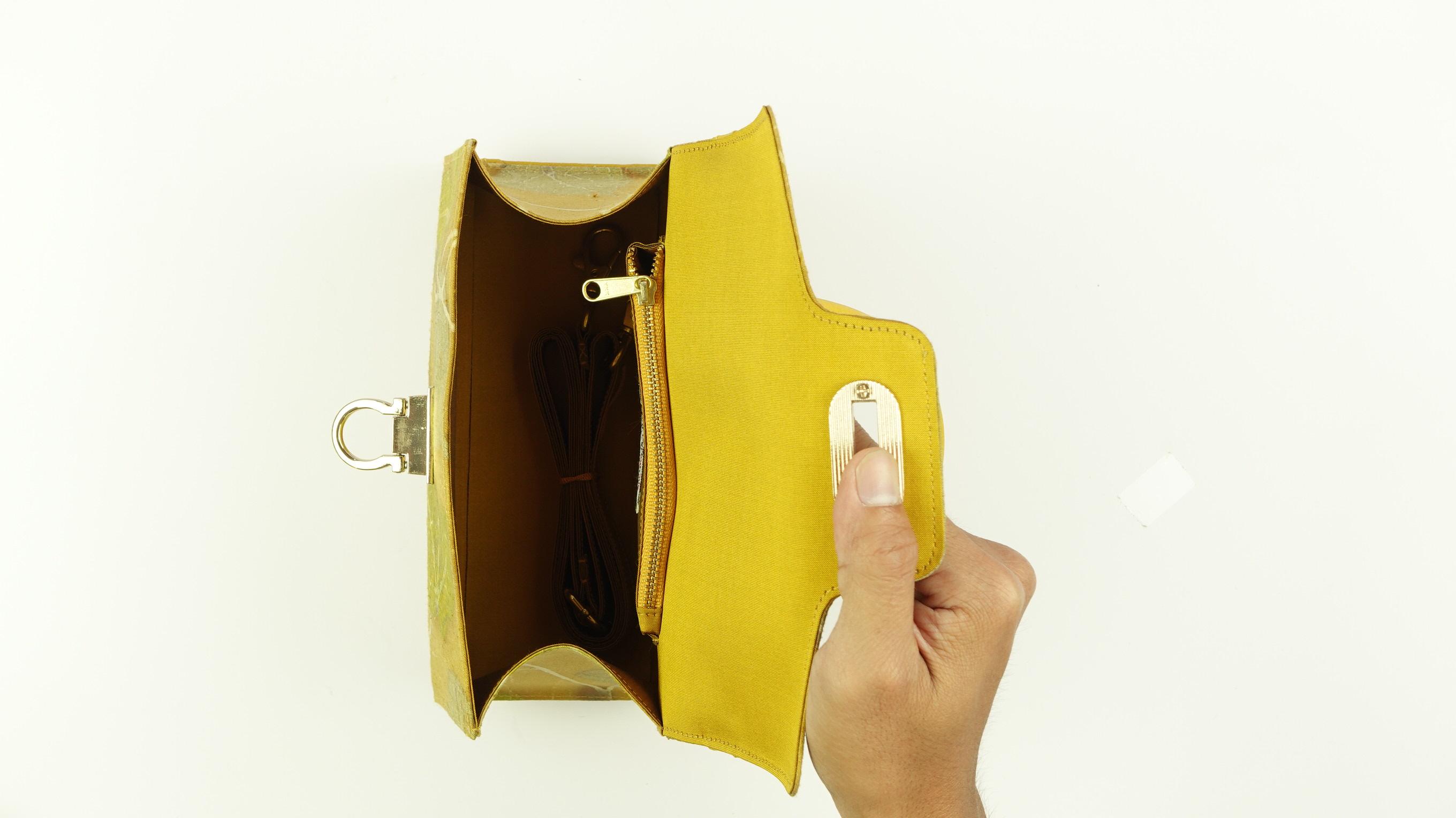 กระเป๋าถือ ผ้าไหม ไหมแท้ 100% ขนาด 9x10นิ้ว ลายใบไม้ สีเหลือง ทรงที่2 รหัส GLC-77-0917675