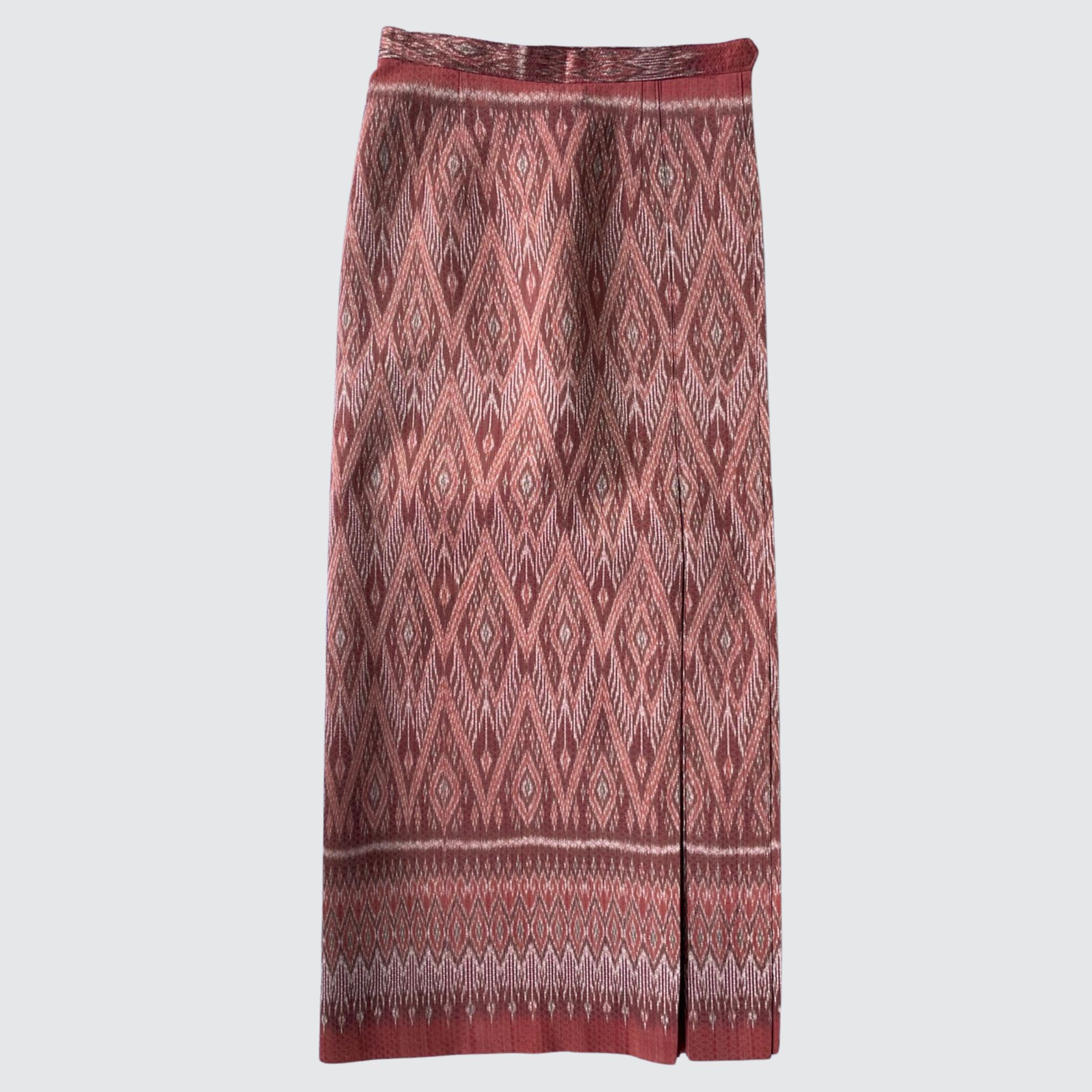 ผ้าถุงป้าย แบบเลื่อนตะขอตามไซส์ ลายโคมระย้ากษัติย์ สีน้ำตาล รหัส WM-PTS-1009681411