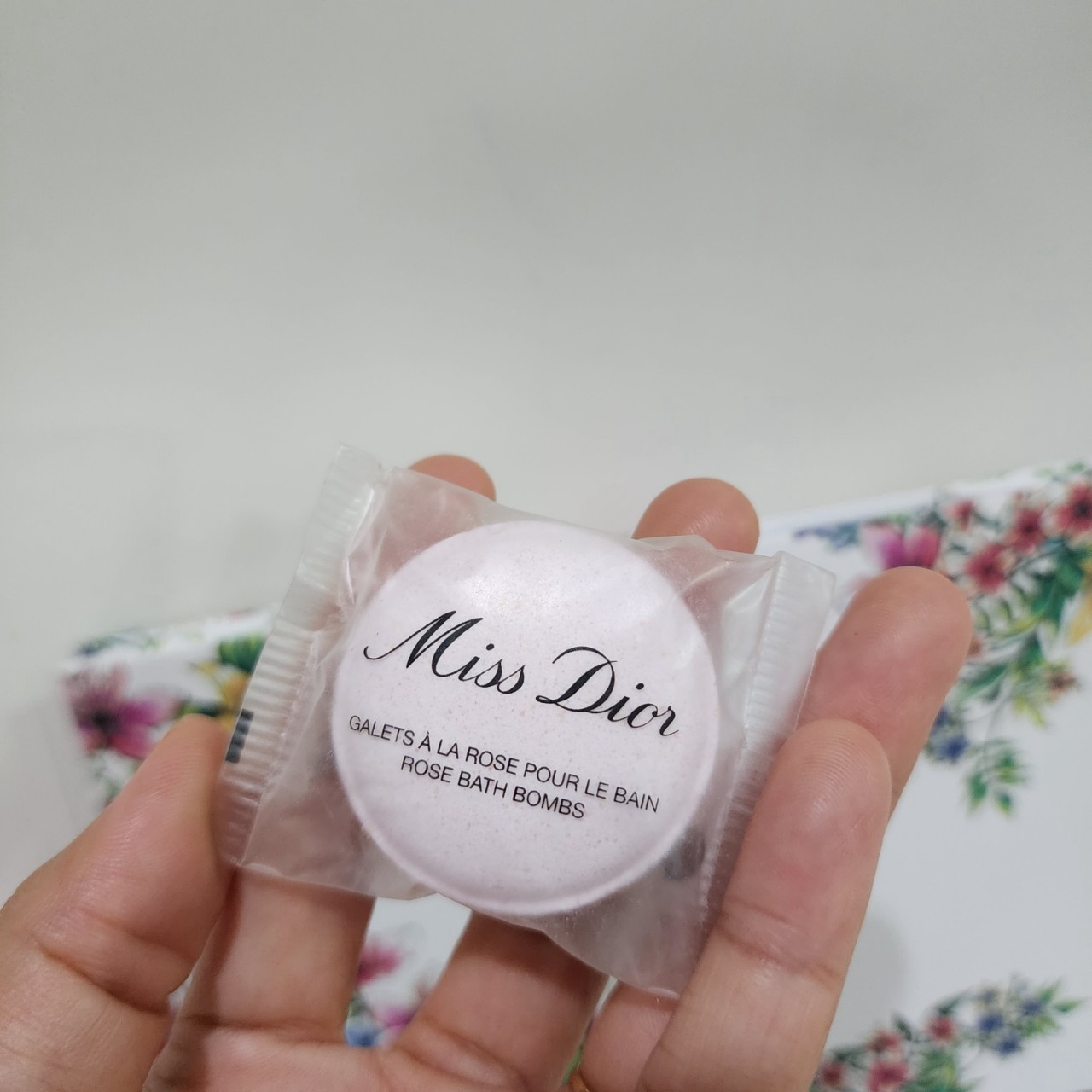 น้ำหอมจิ๋วมินิ Dior SET Mini Miss Dior 6 ชิ้น น้ำหอมจิ๋วมินิ ขวดน่ารัก ตั้งโชว์ก็สวย พกพาก็สะดวก หัวแต้มตามจุดชีพจร