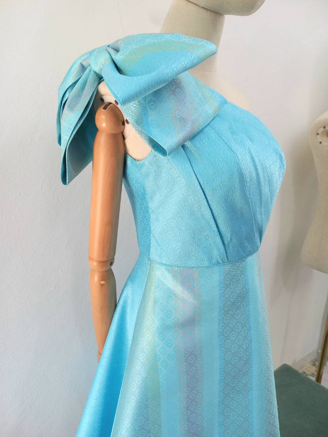 แบบตัดชุด เดรสผ้าไหม (ไม่รวมผ้า) chobmai x ARW รหัส CUT-ARW-11767