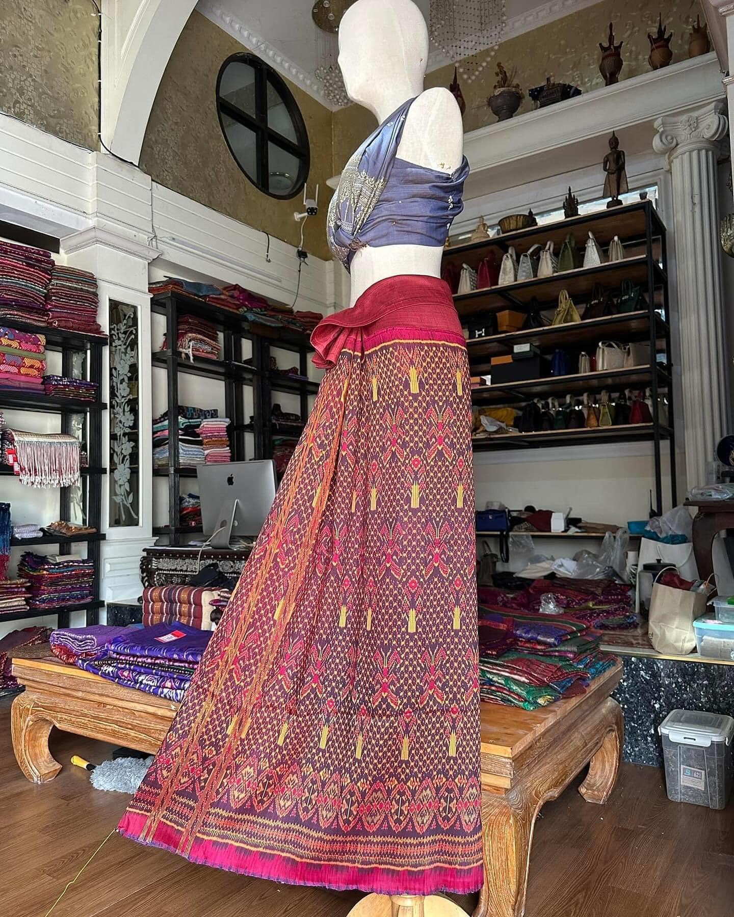 ซิ่น ไหมพระตะบอง มัดหมี่ 3ตะกอ ขนาด 115x150ซม ลายผีเสื้อ มีหน้านาง พื้นสีม่วง รหัส N9-SIL-JJ15