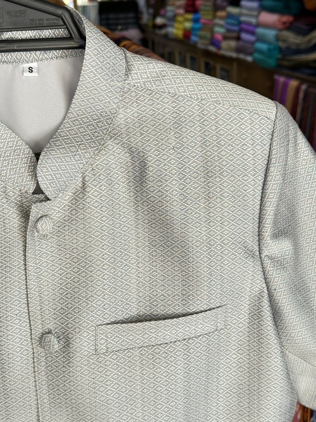 เสื้อสูทไหม แขนสั้น คอพระราชทาน เนื้อยกดอก สีเทาควัน ไซส์ S รอบอก 40นิ้ว รหัส DT-ST0925661