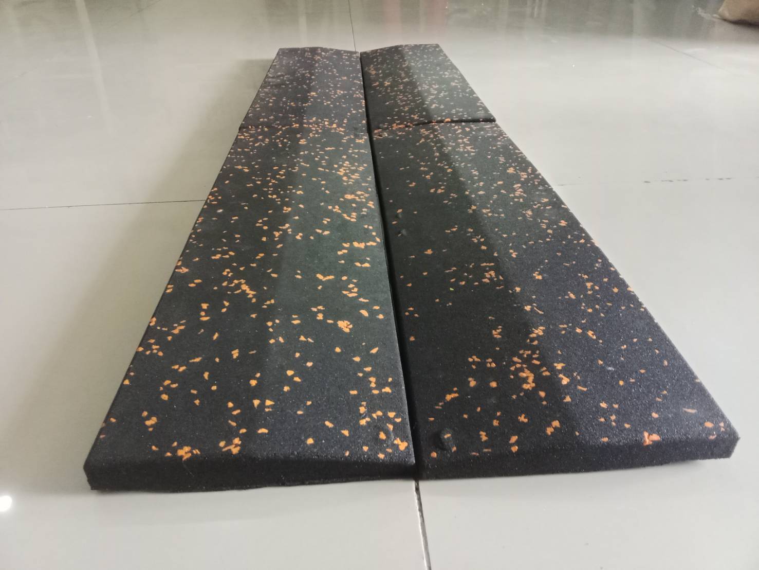 โรงงานผลิตในไทยแผ่นยางEPDM หนา25มิล 1300บาท ปูพื้นห้องฟิตเนส